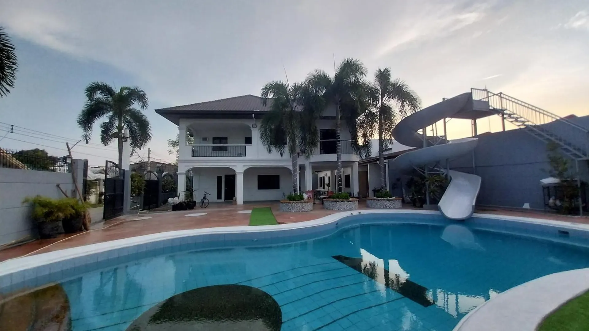 Sunny Villa Dje Angeles